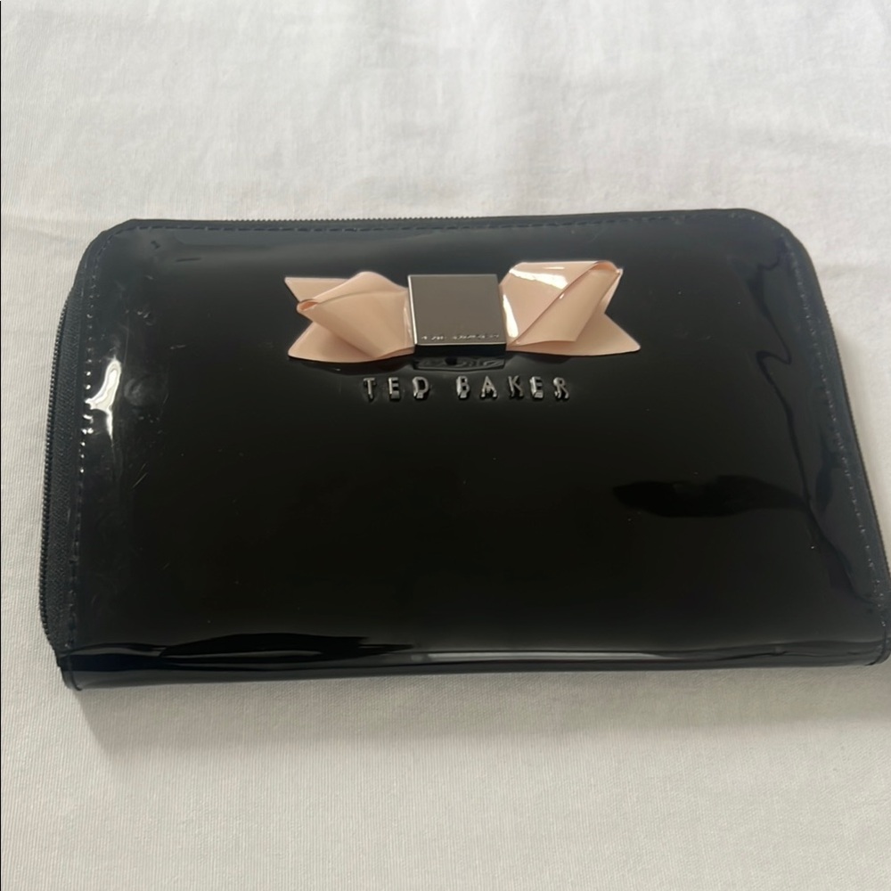 Ted Baker Black Patent I-Pad Mini Wallet with Pink Bow - Picture 6 of 6
